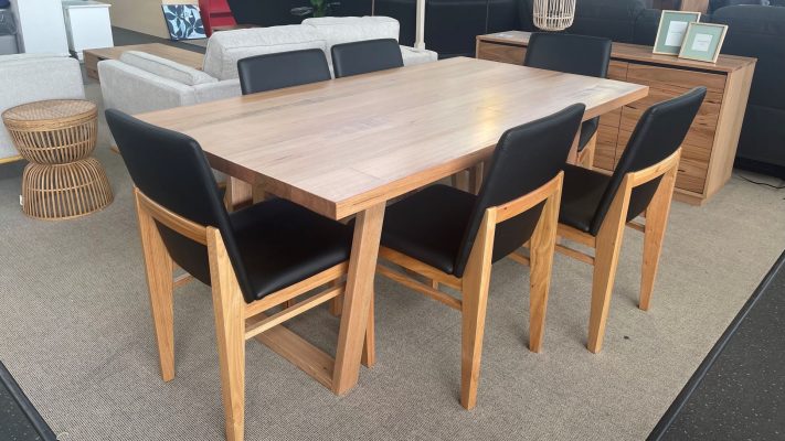 Trinidad Tas Oak 1800 table