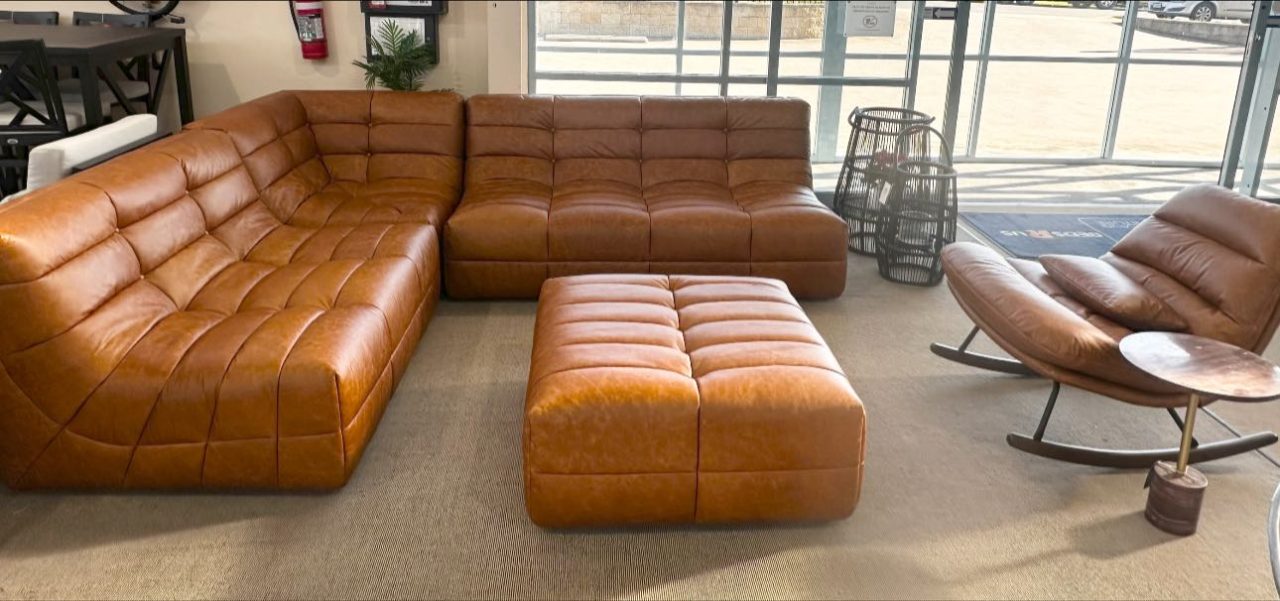 GRAYSON CORNER LOUNGE